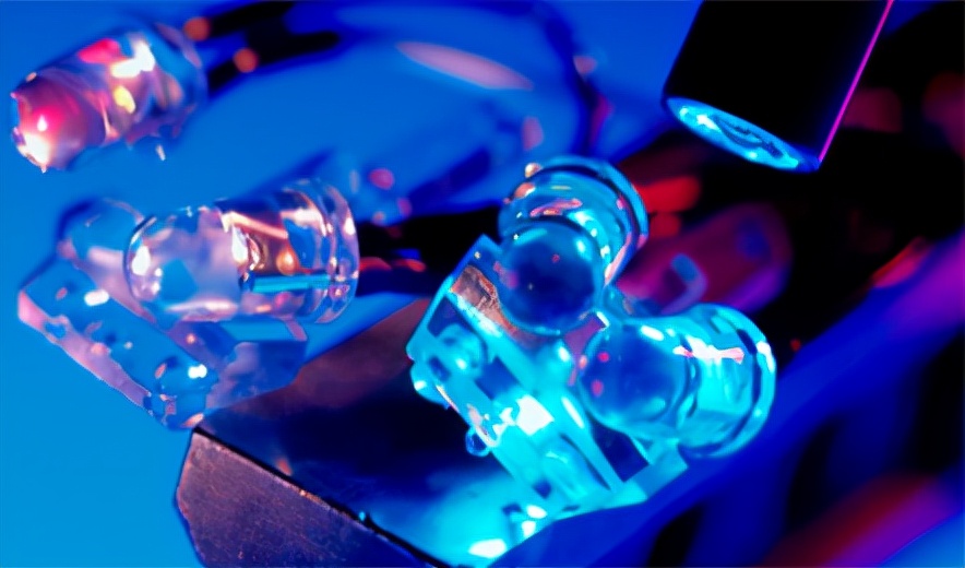 LED紫外線手電筒為何可用于輻射固化，UV紫外手電筒光固化的原理